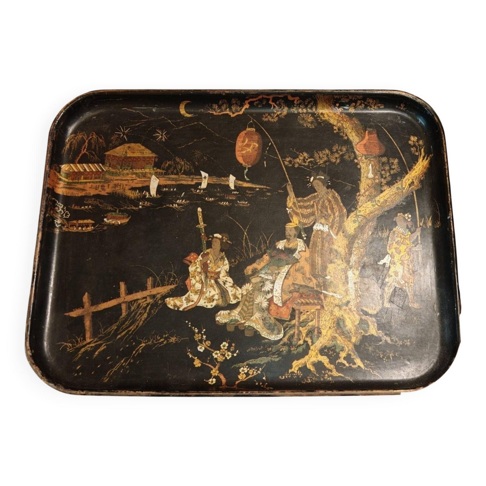Ancient lacquered plateau