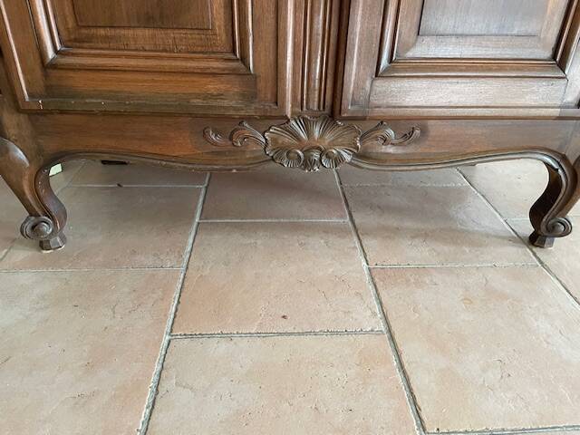 Display cabinet in walnut, glass & mirror, Louis XV style