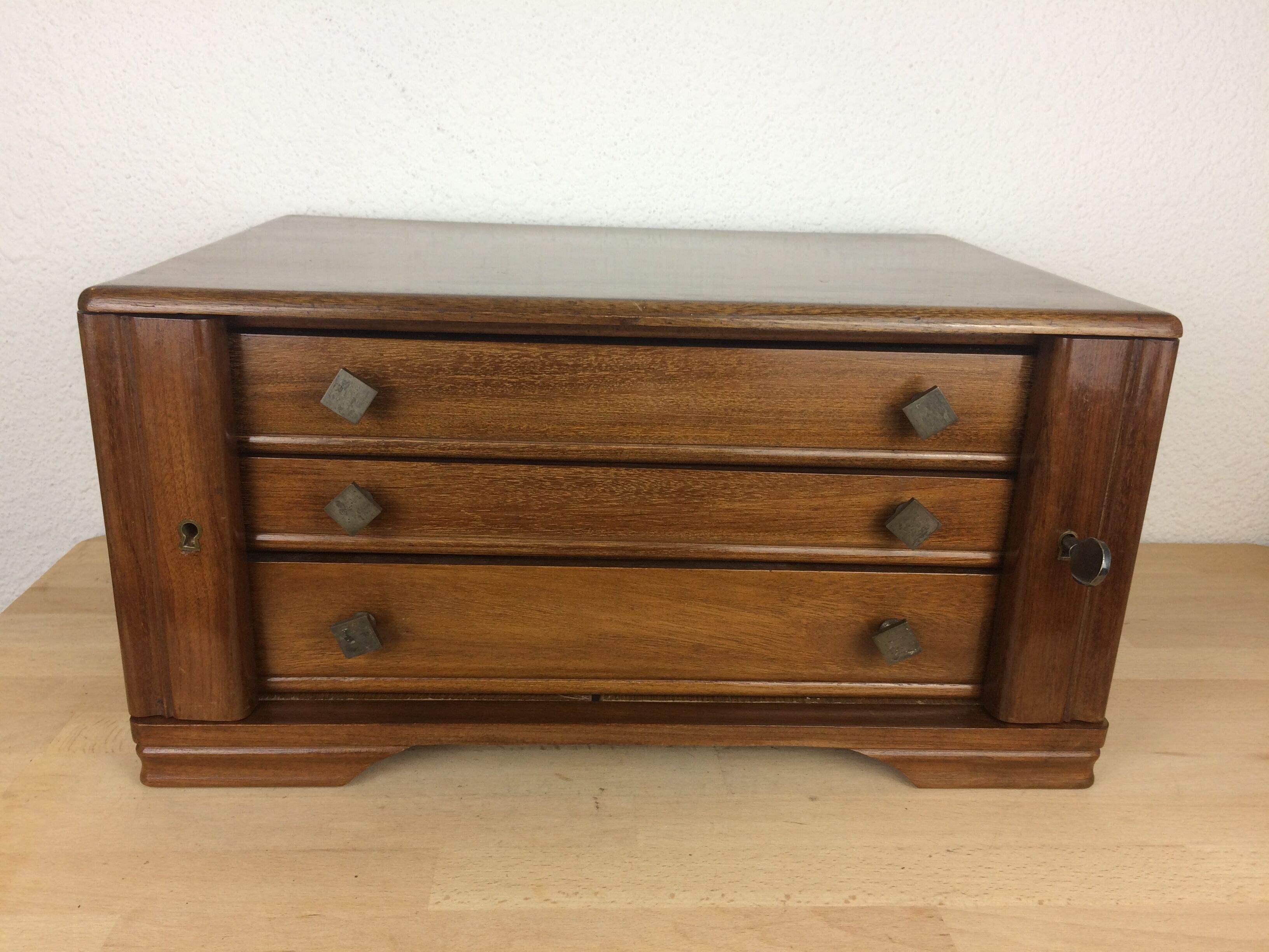 Safe cabinet 3 drawers for silver housewife