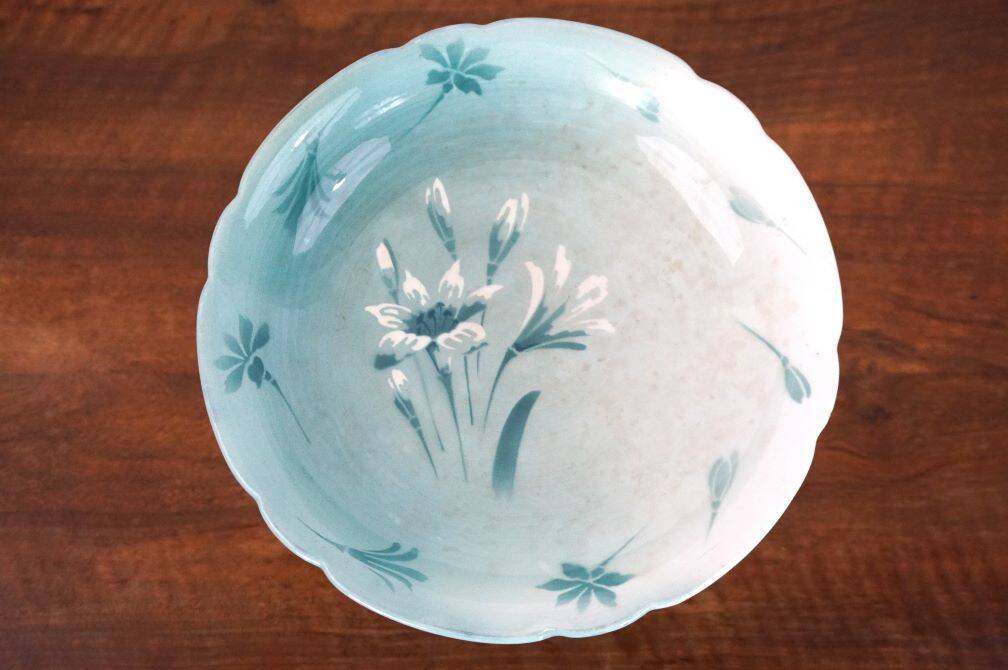 Old Keller and Guérin Luneville fruit bowl with floral decoration