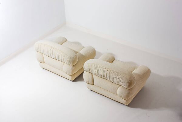 Chaises longues italiennes élégantes en tissu crème, années 1970.