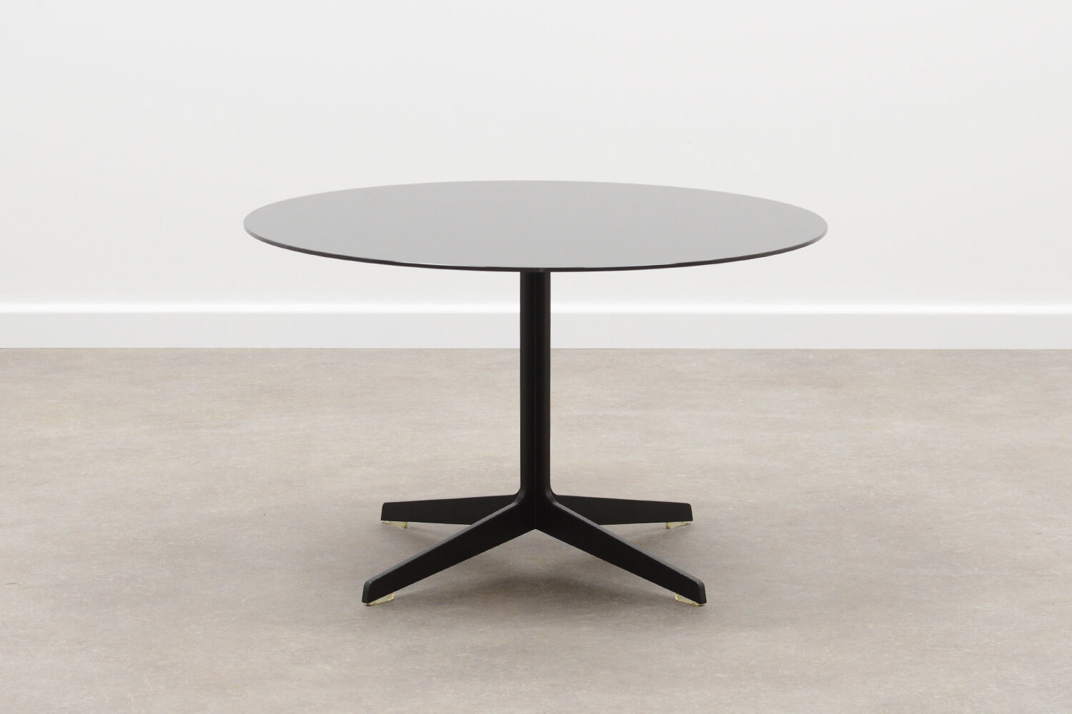 Side table of the “Space” series from  Jehs+Laub for Fritz Hansen