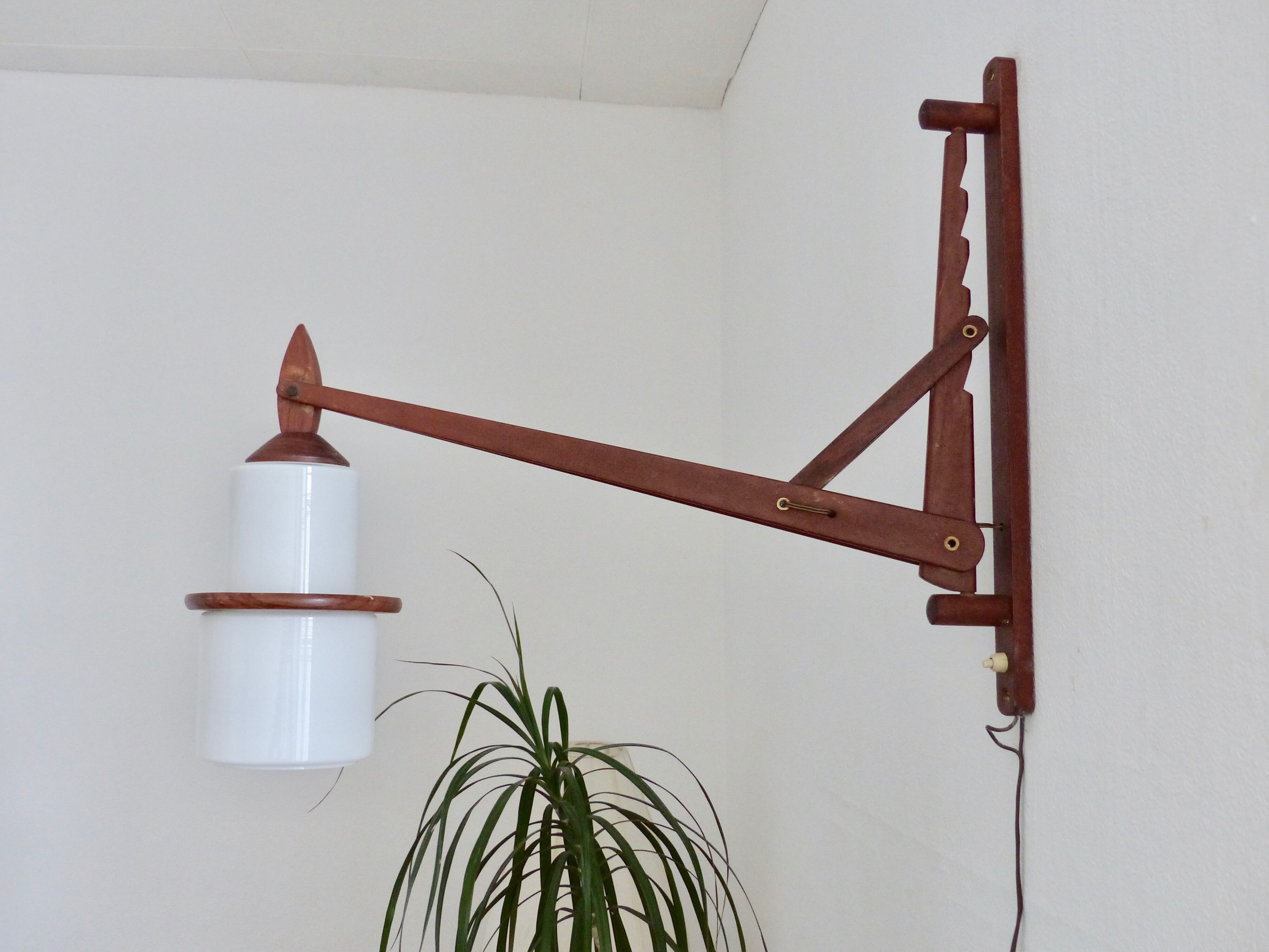 Applique scandinave vintage teck et opaline Selency