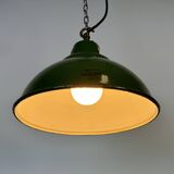 Lampe à suspension industrielle en émail vert de Maxlume, années 1960