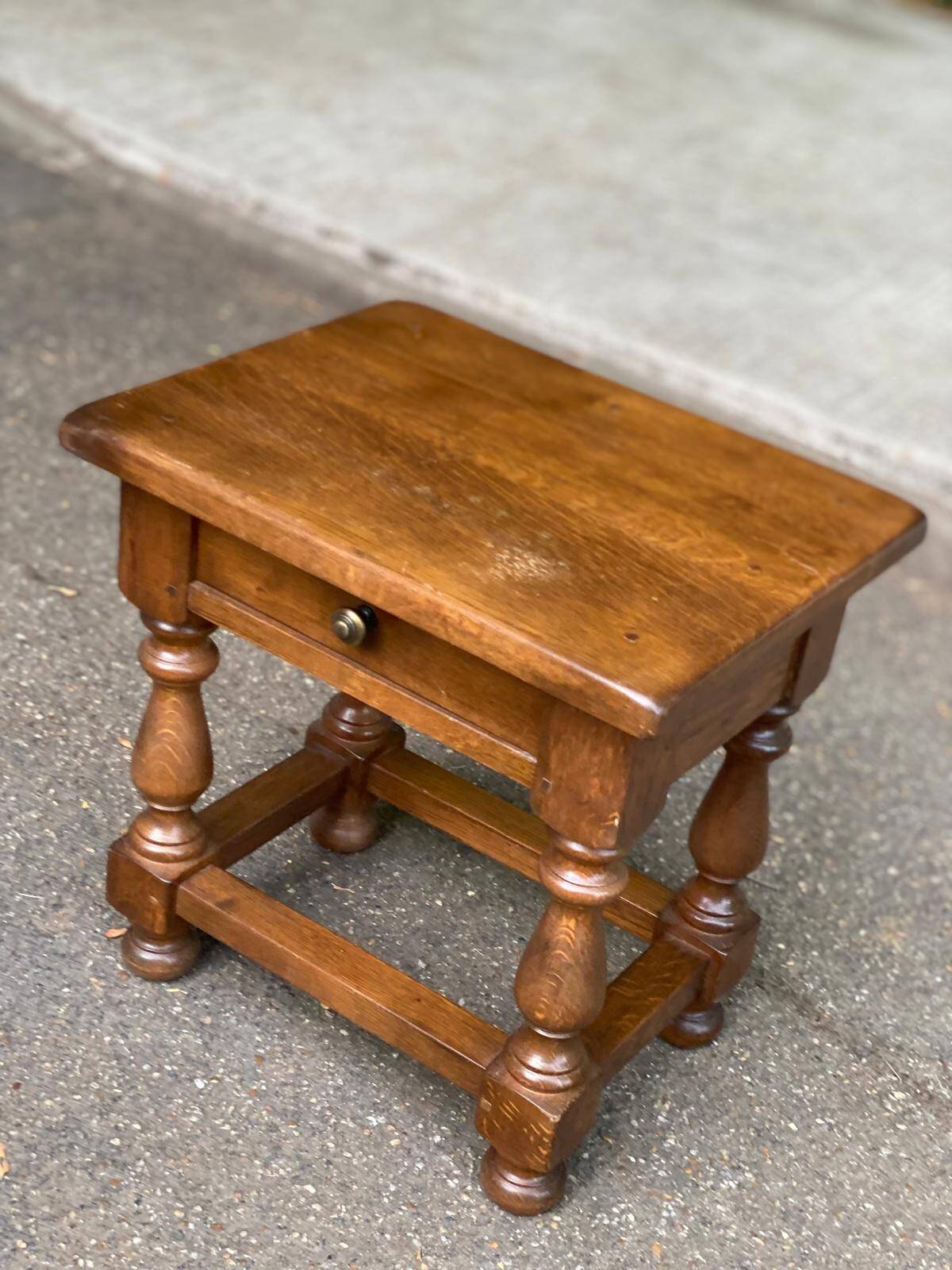 Tabouret table de chevet espagnole en chêne massif années 50