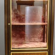 Vitrine de style Louis XVI en marquetrie