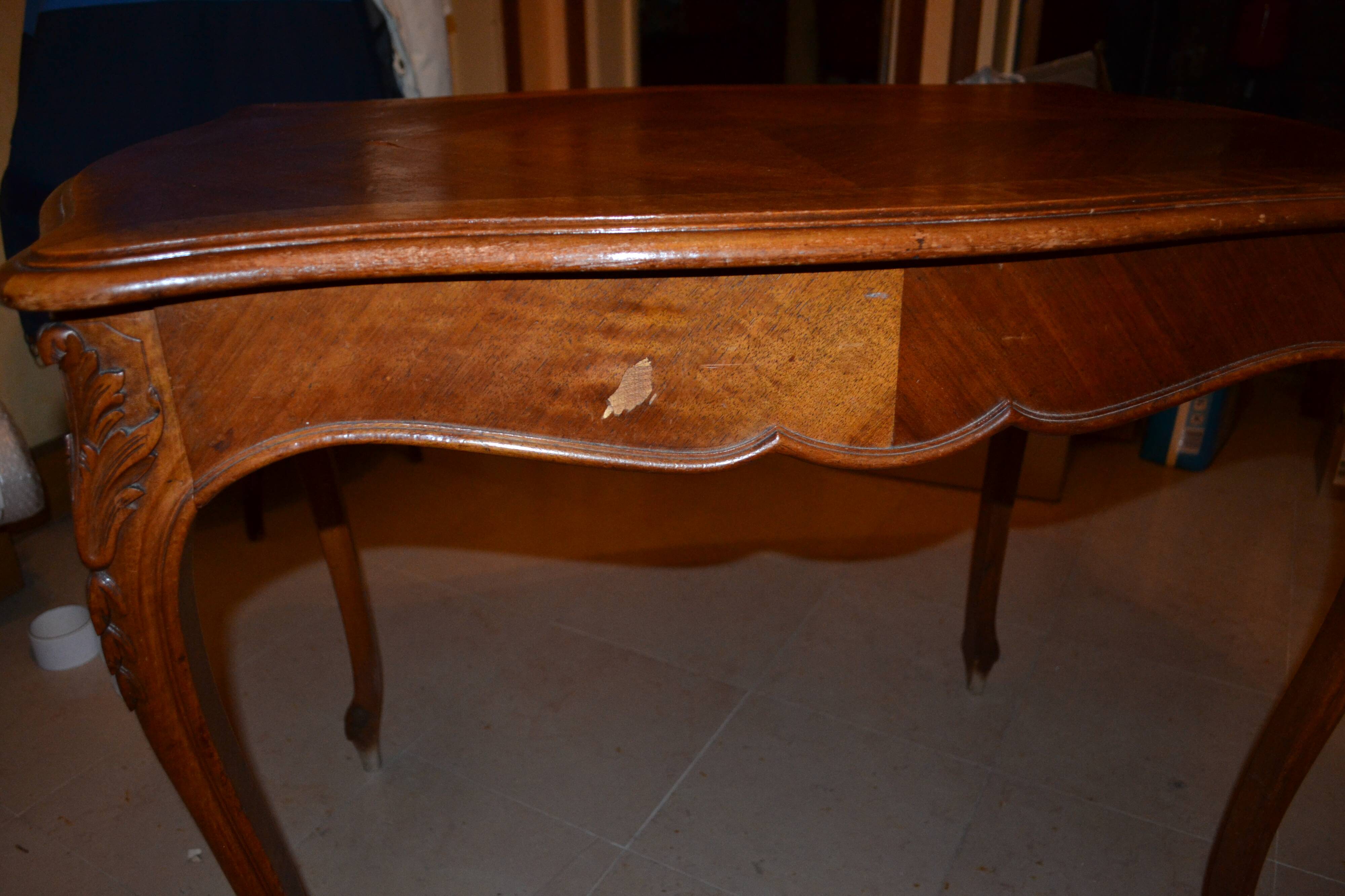 Table style Louis XV en marqueterie