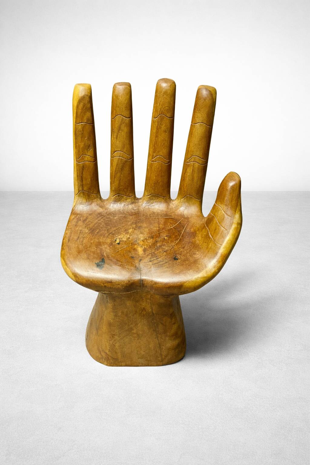 Sculptural armchair in solid wood – hand shape