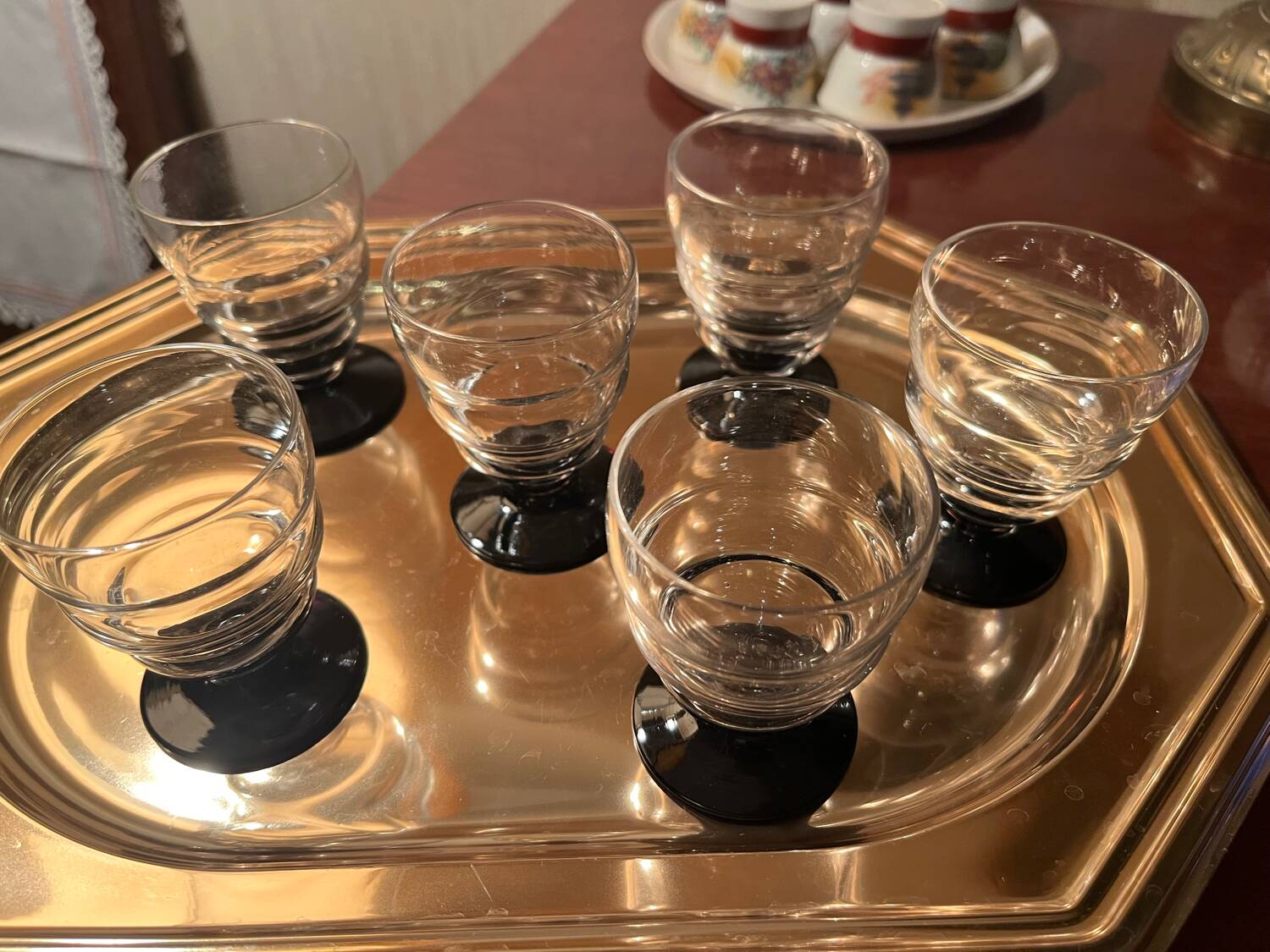 6 petits verres anciens