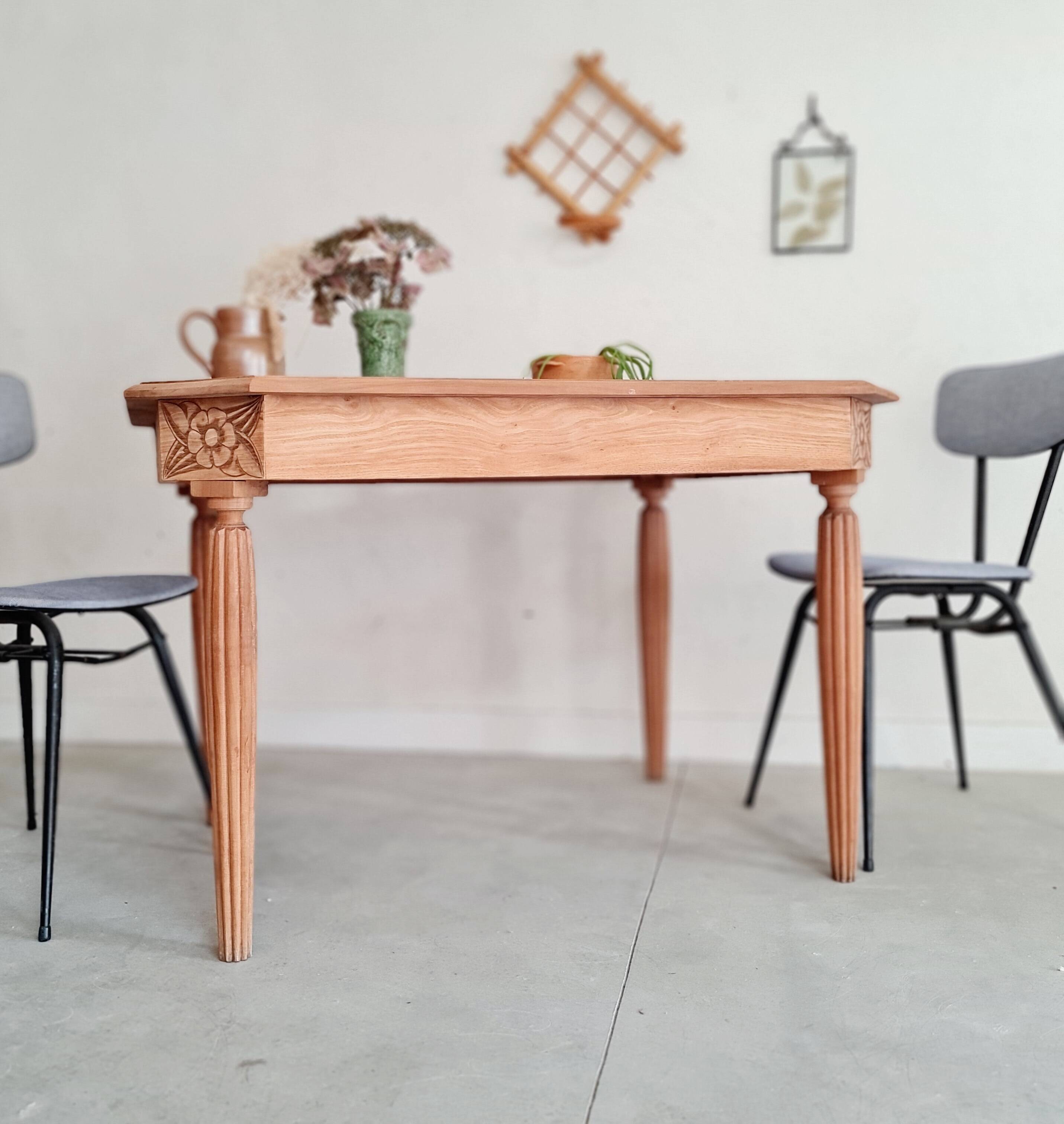 Art deco table - sanded raw wood - flower patterns