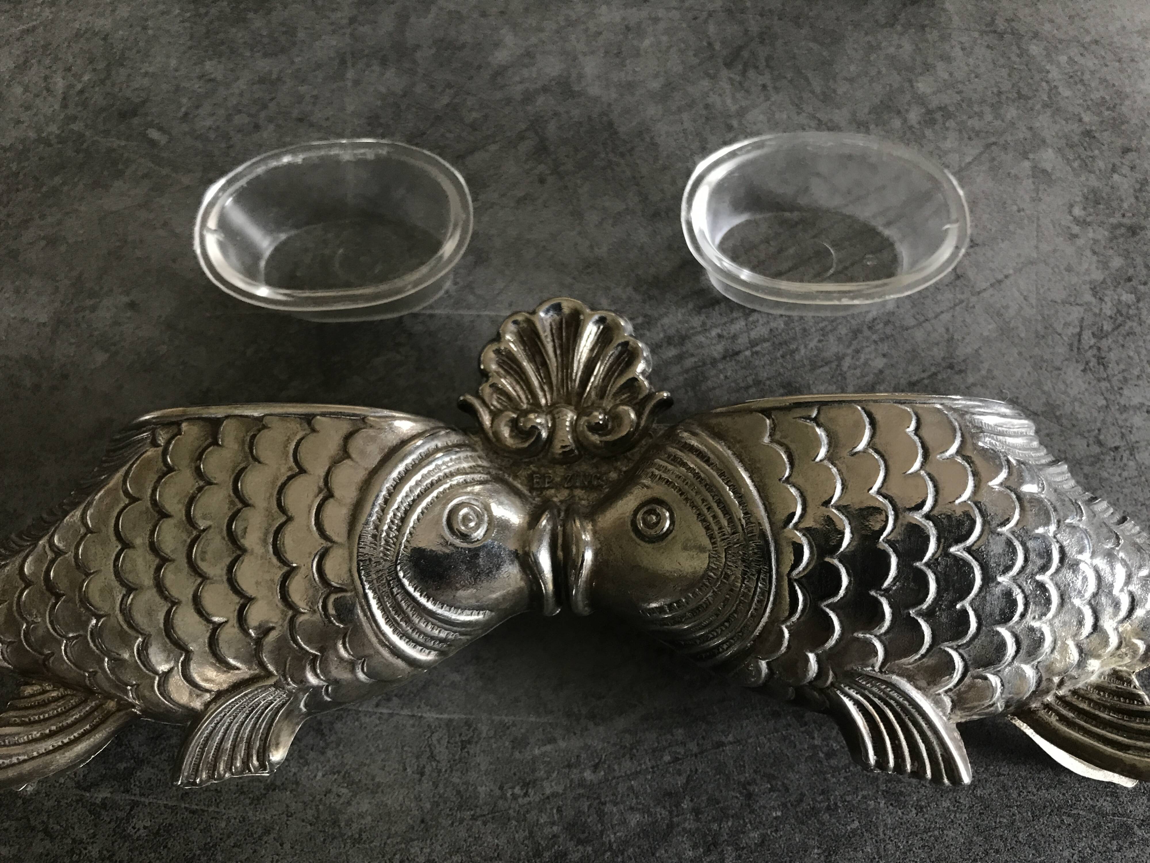 Salt and pepper shaker holder with a pair of fish in metal, Italian design