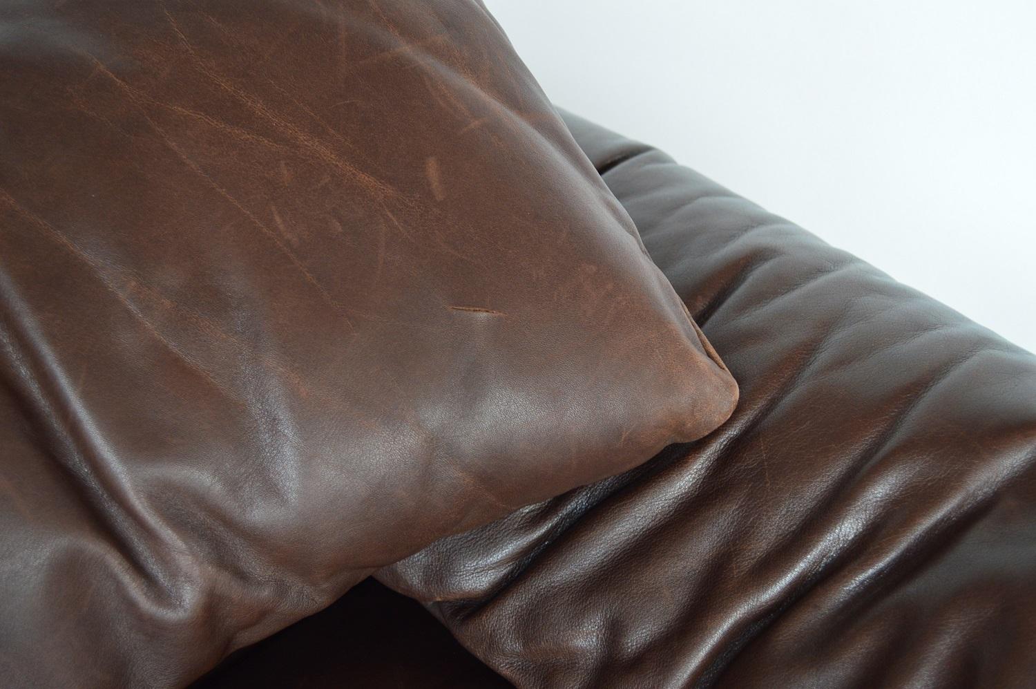 Maralunga armchair in leather & Ottoman by Vico Magistretti for Cassina 1970 s