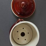 Stoneware pot with lid