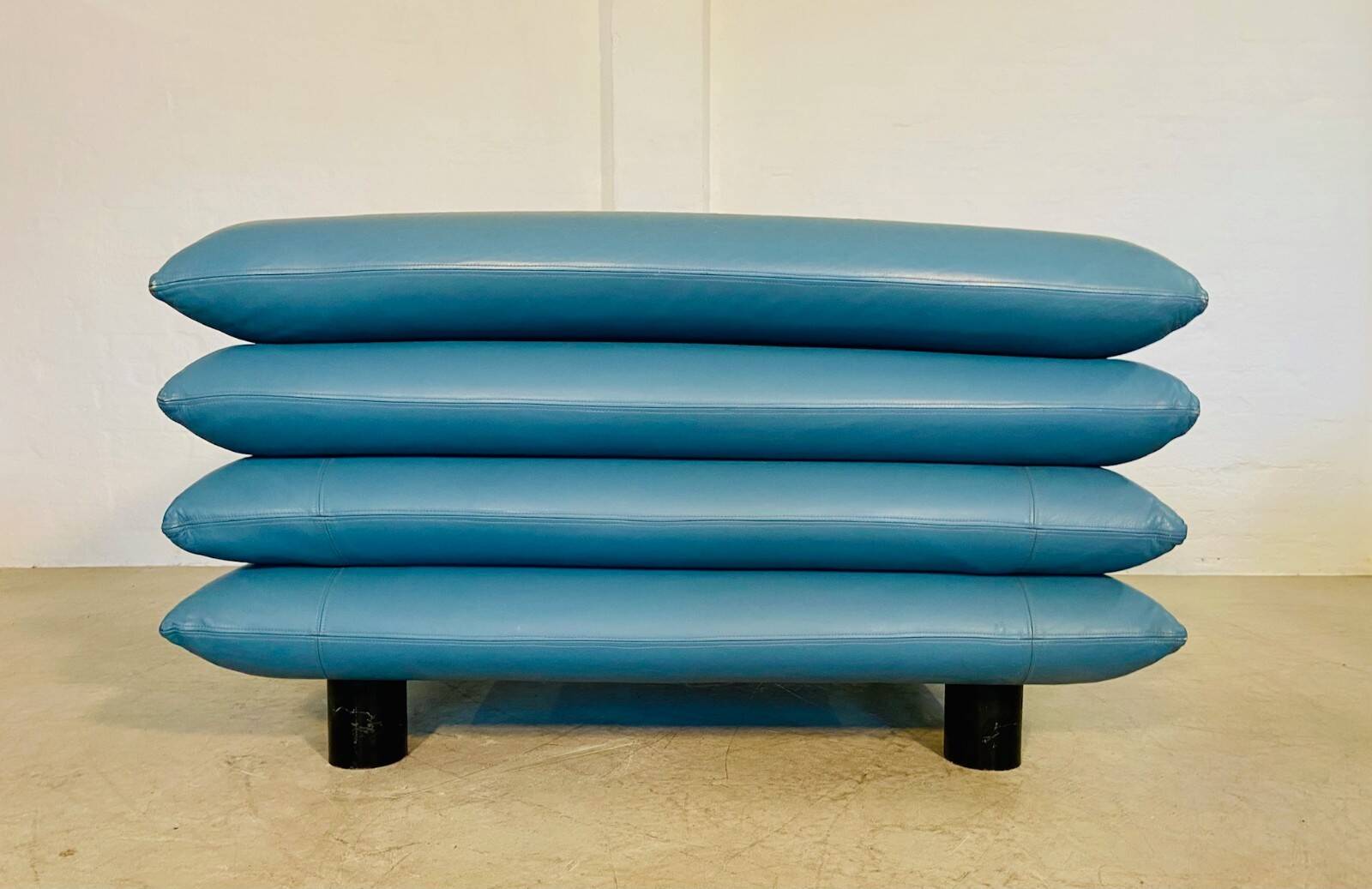Chaise lounge suédoise vintage rétro en cuir turquoise