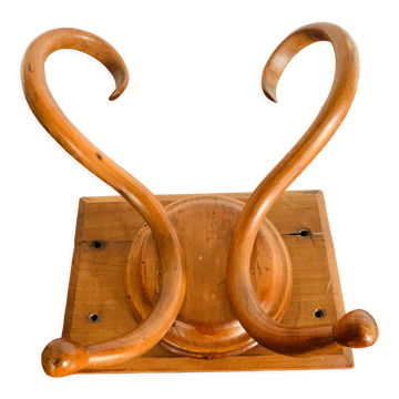 Wall-mounted coat rack