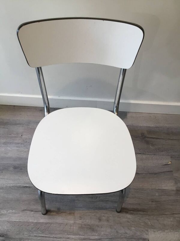 Chaise basse en Formica