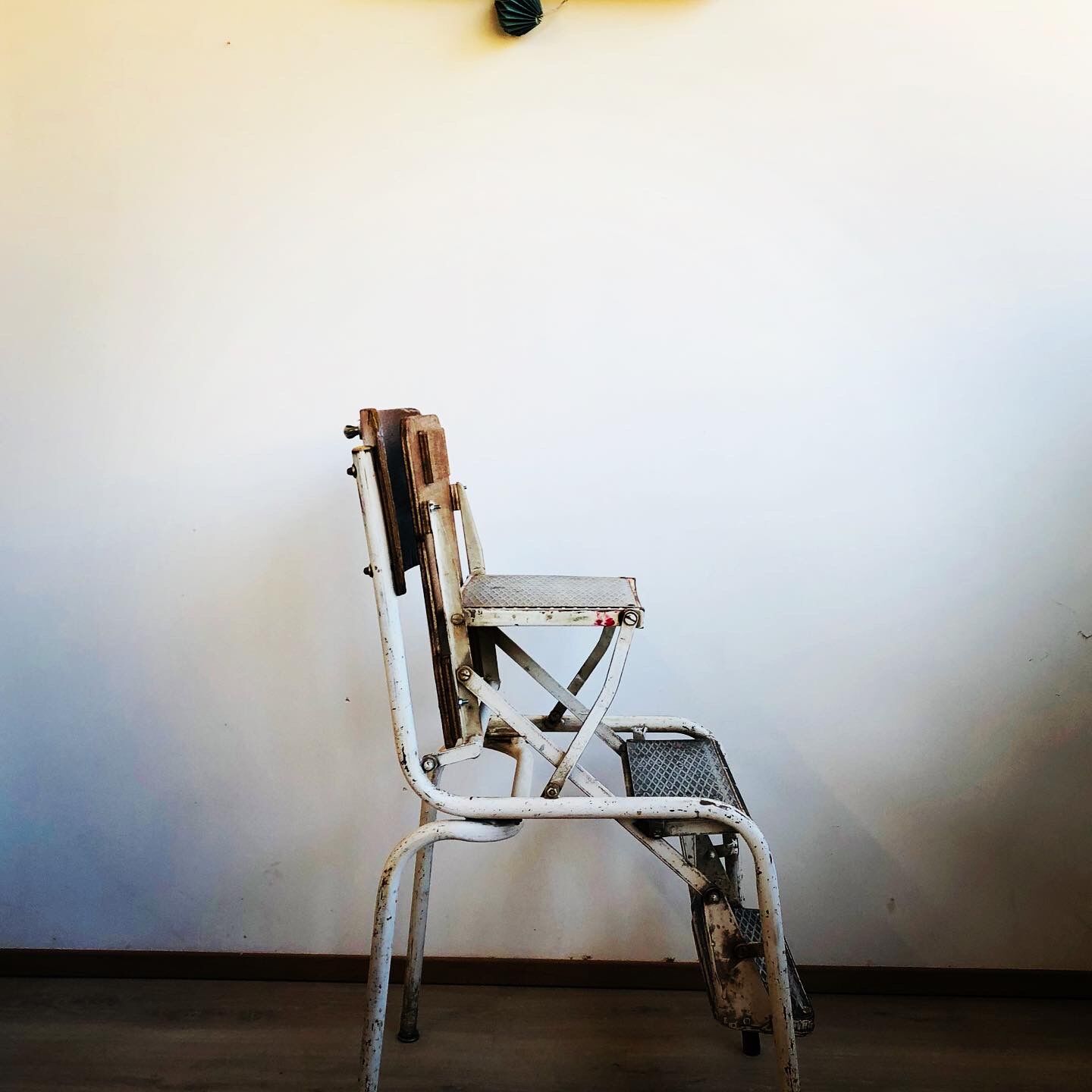 60s stepladder chair