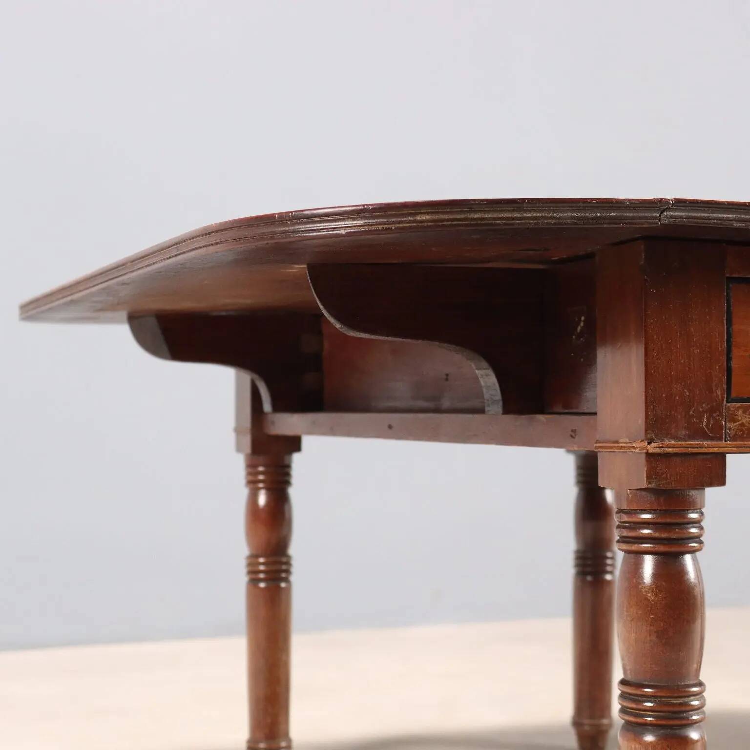 Antique mahogany side table, England, 19th century.
