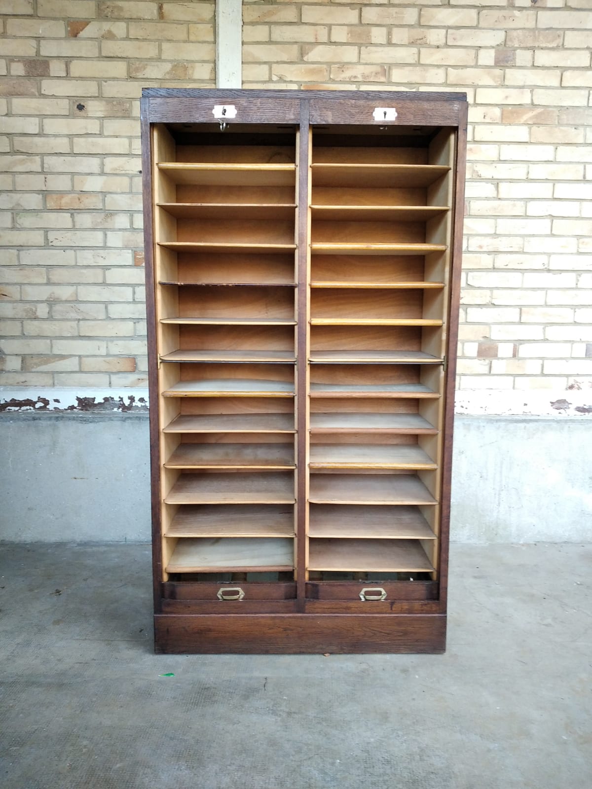 Large vintage binder with double curtains arbey