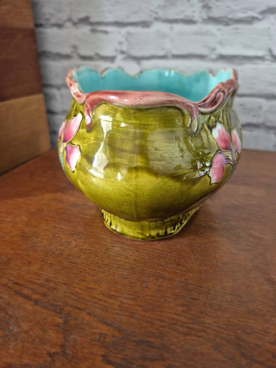 Art Nouveau slip planter