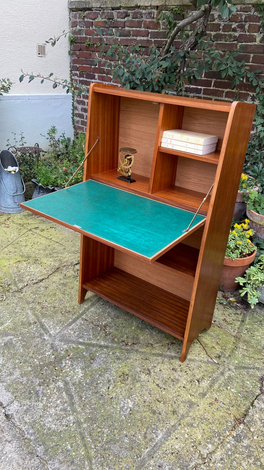 Vintage Secretary 1950 fin profile