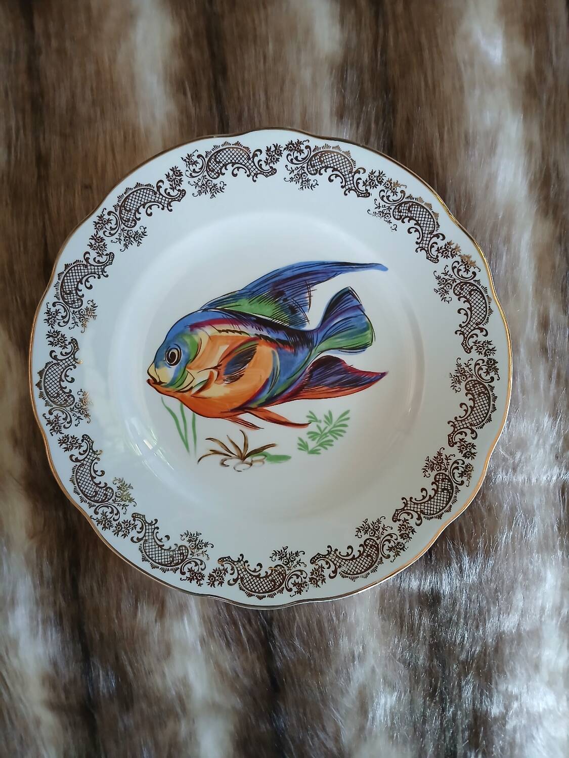12 antique "Royal" dinner plates + 1 dish