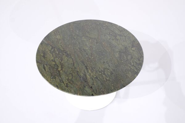 Table basse '' Tulip '' en marbre par Eero Saarinen pour Knoll, USA.