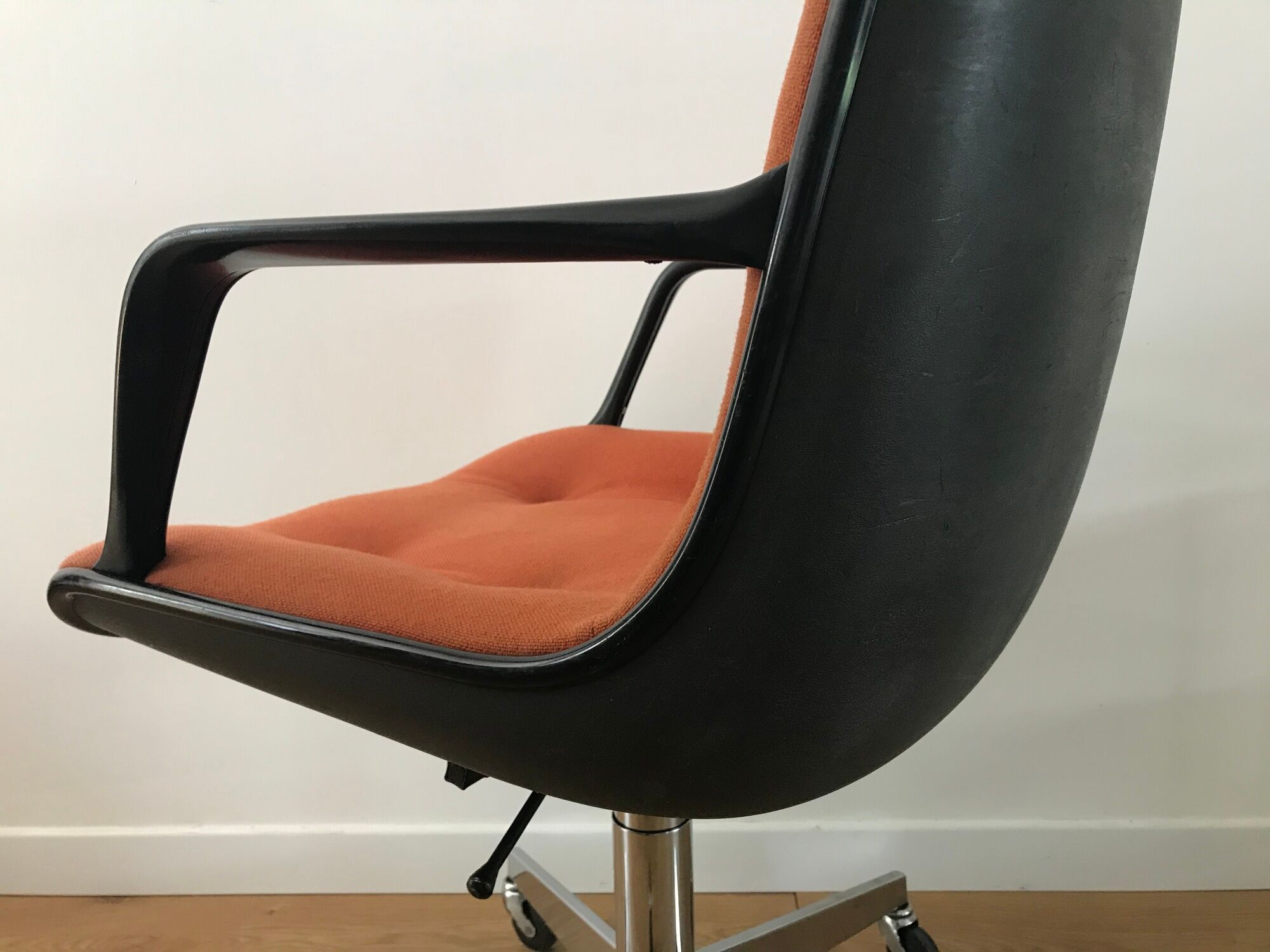 Vintage orange armchair model 451 with wheels by Steelcase Strafor, design by Randall Buck
