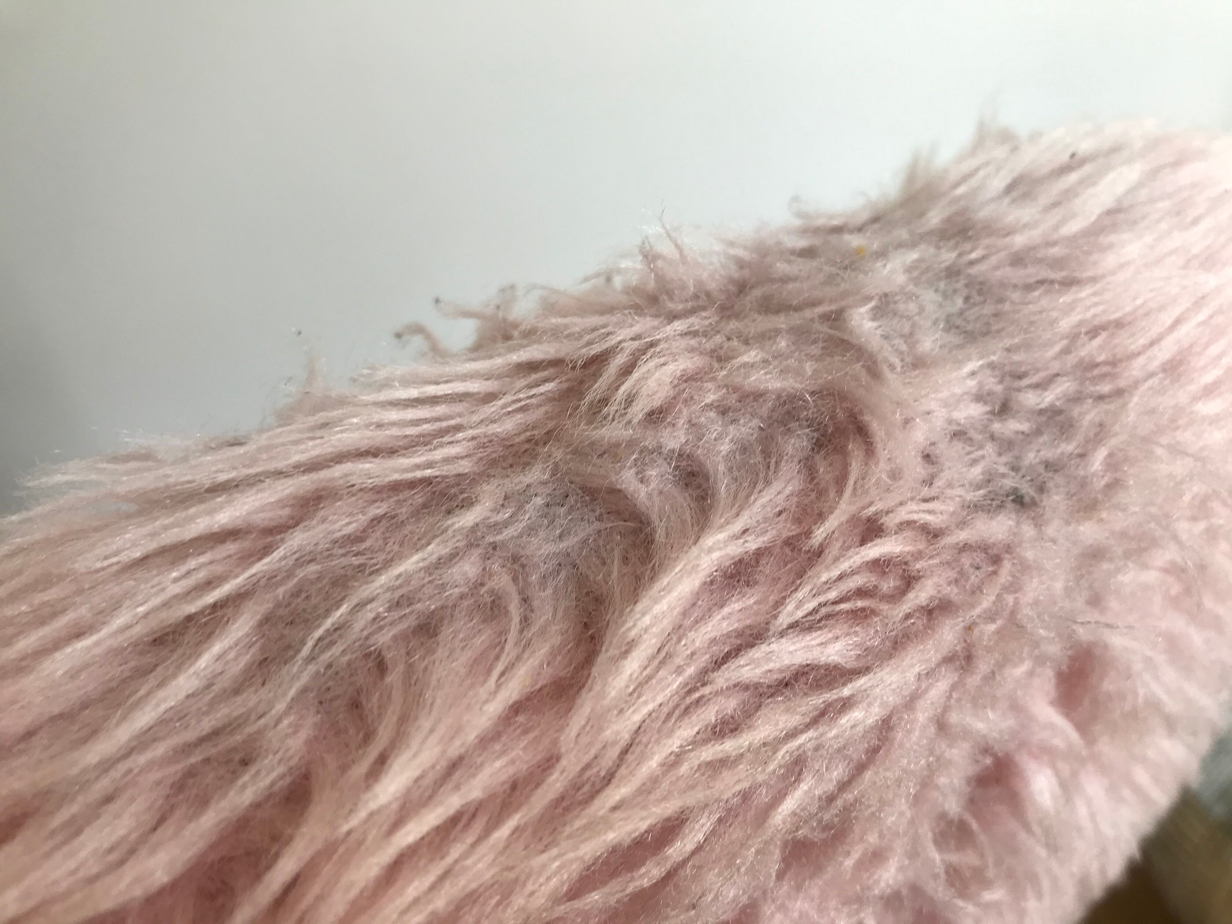 Pelfran rose moumoute chair