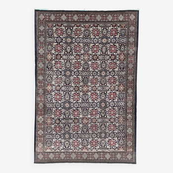 Hereké Turkish oriental rug near Istanbul. 205 x330 cm