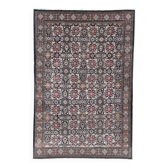 Hereké Turkish oriental rug near Istanbul. 205 x330 cm