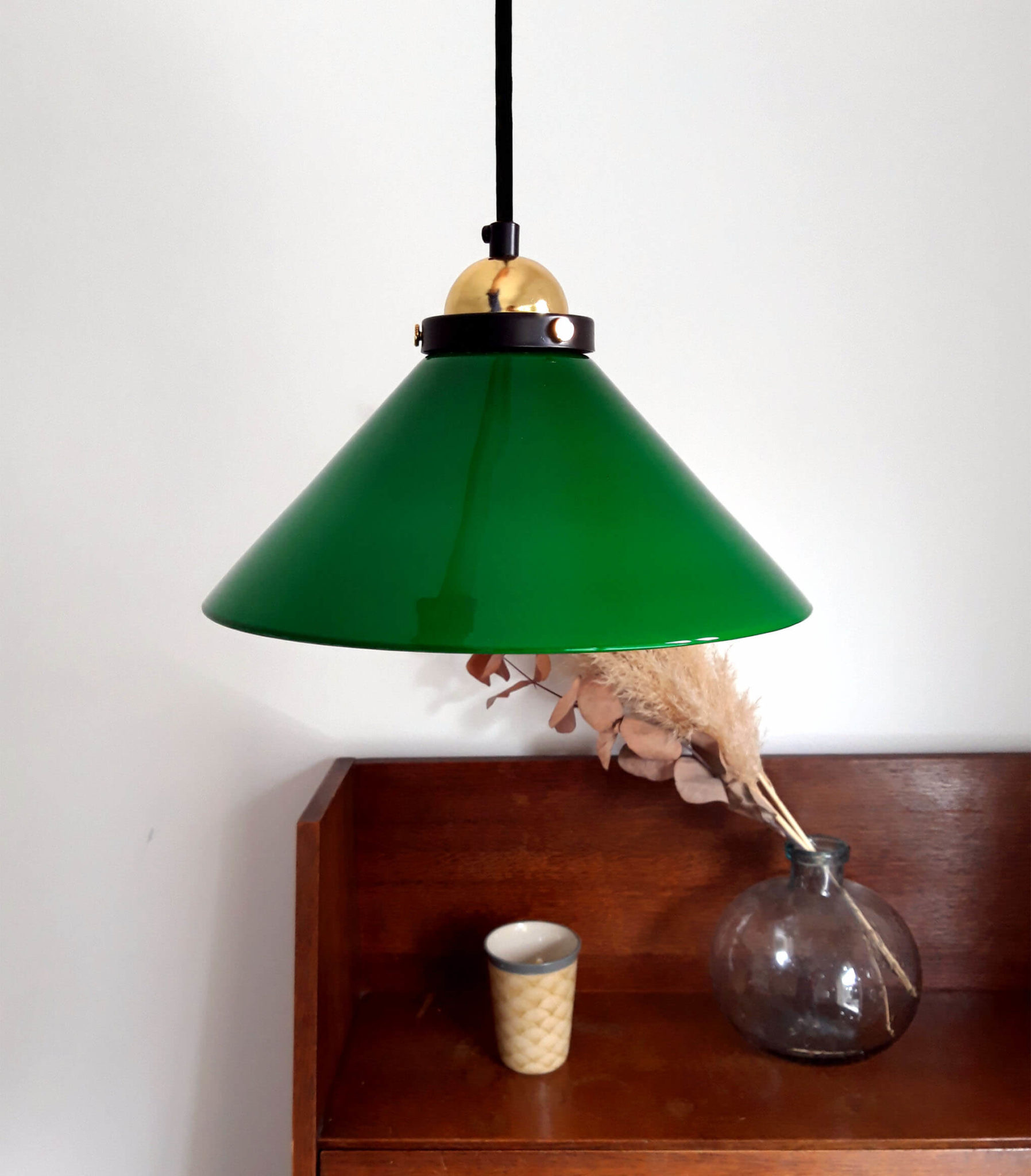 Green opaline suspension