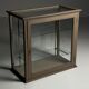 Vitrine française du début du 20e siècle grise