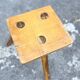 Tabouret brutaliste tripode bois massif claveté