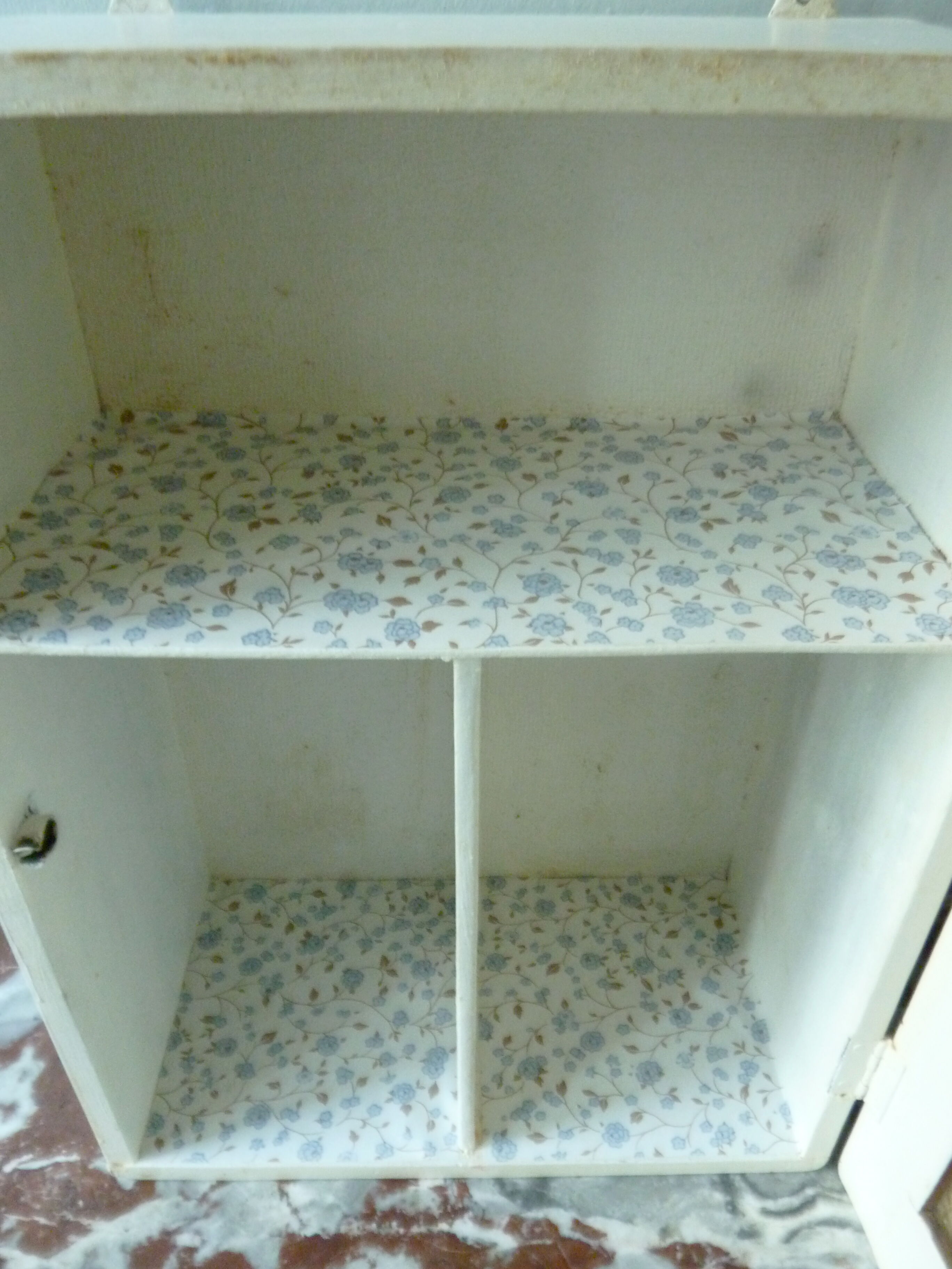 The 1950s wall cabinet