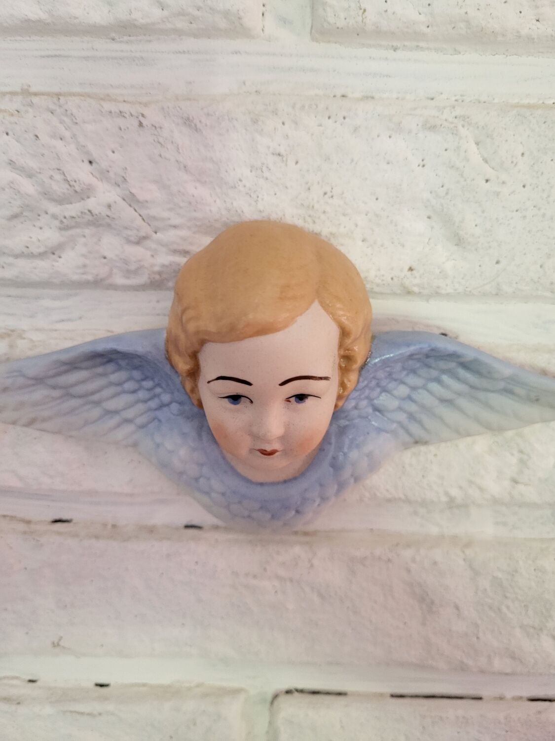 Wall angel