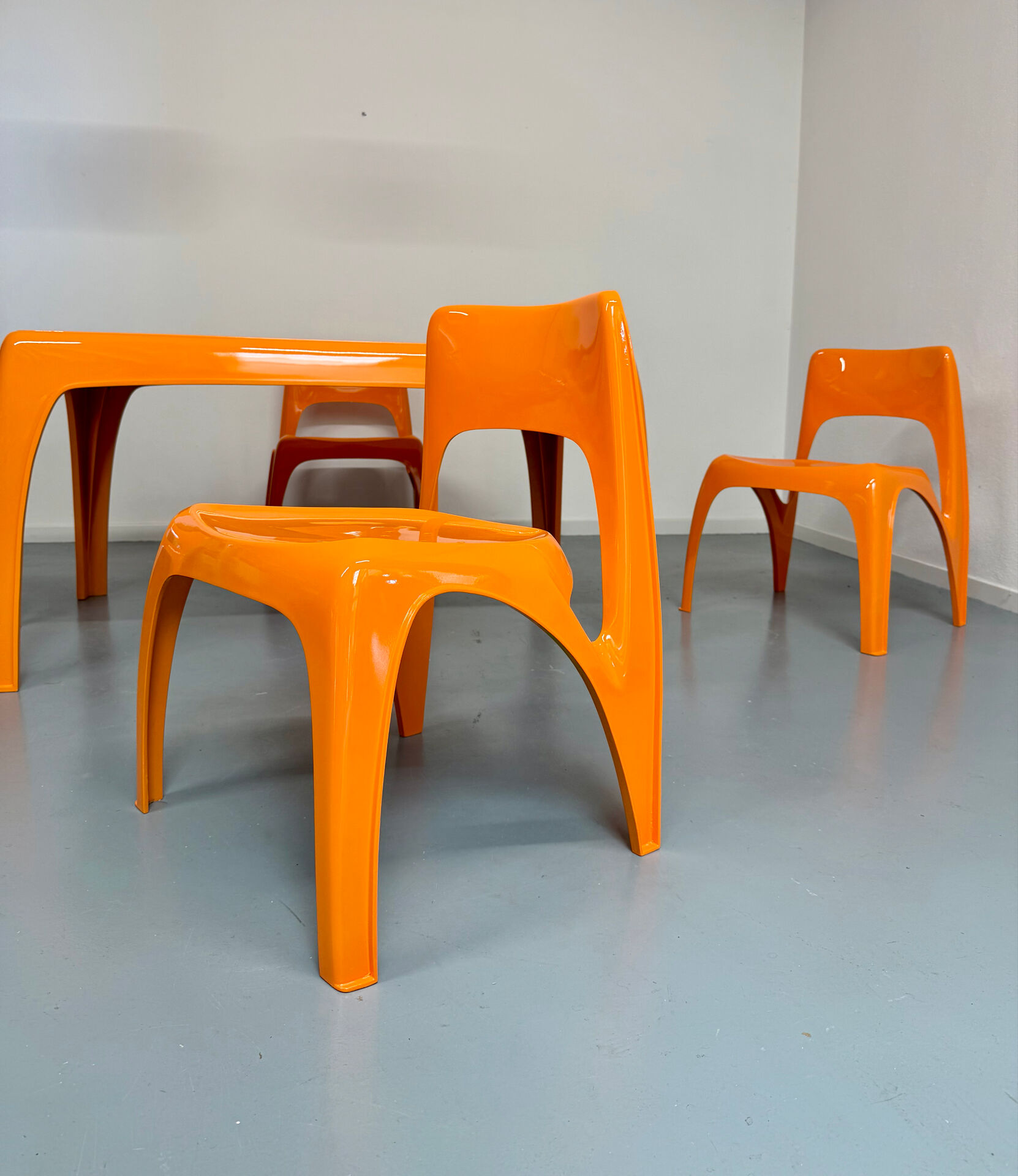 Table and 4 dining chairs designed by Preben Fabricius, Interplast, 1970s.