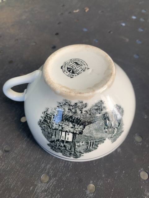 Coffee service, in earthenware with country motif, Boch La Louvière Belgium