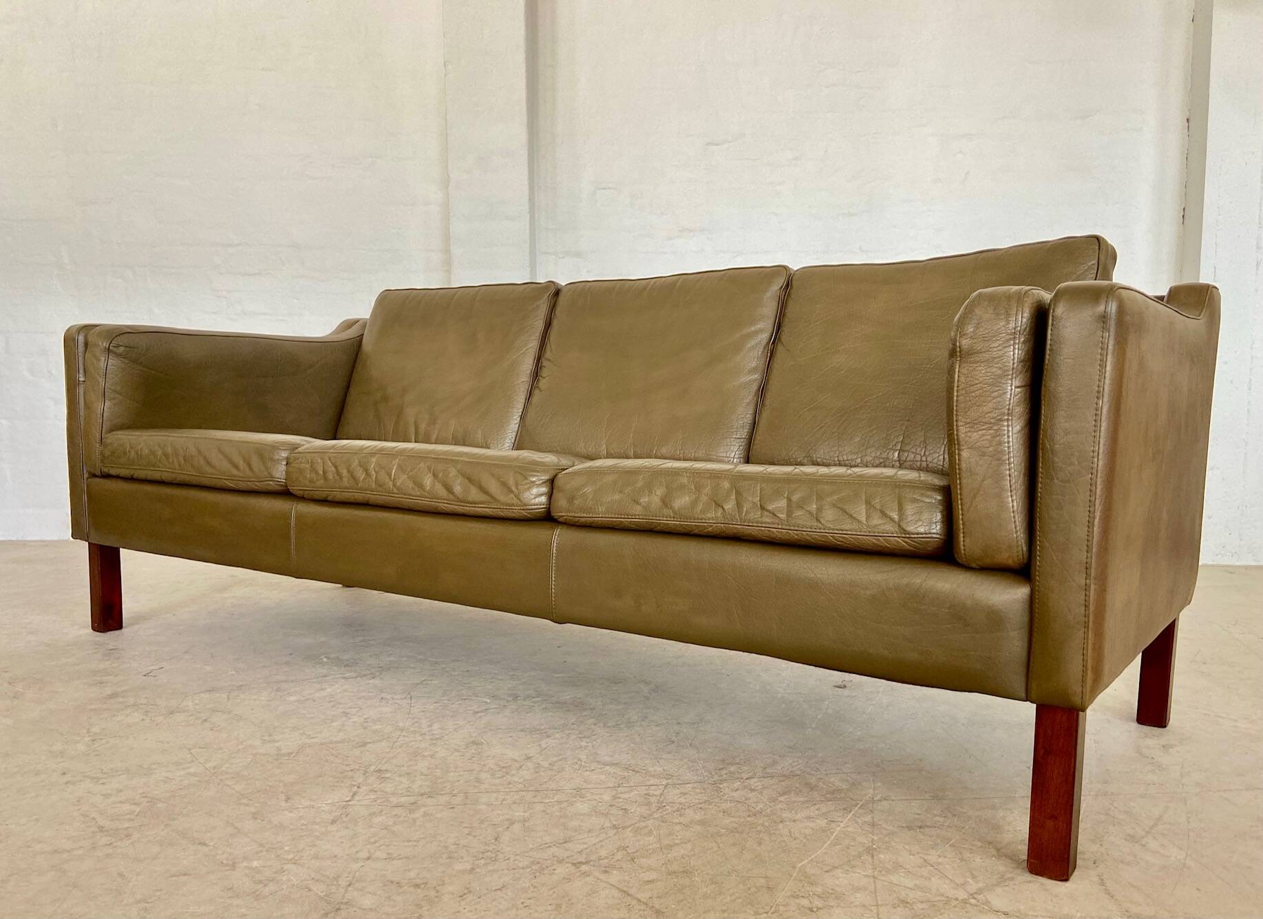 Canapé en cuir vert olive de Mogens Hansen, vintage danois des années 1960, pour 3 personnes.