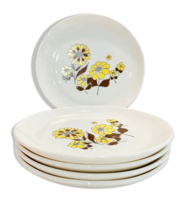 X8 floral plates mario and yellow 70s sovirel-vintage-kitchen-retri