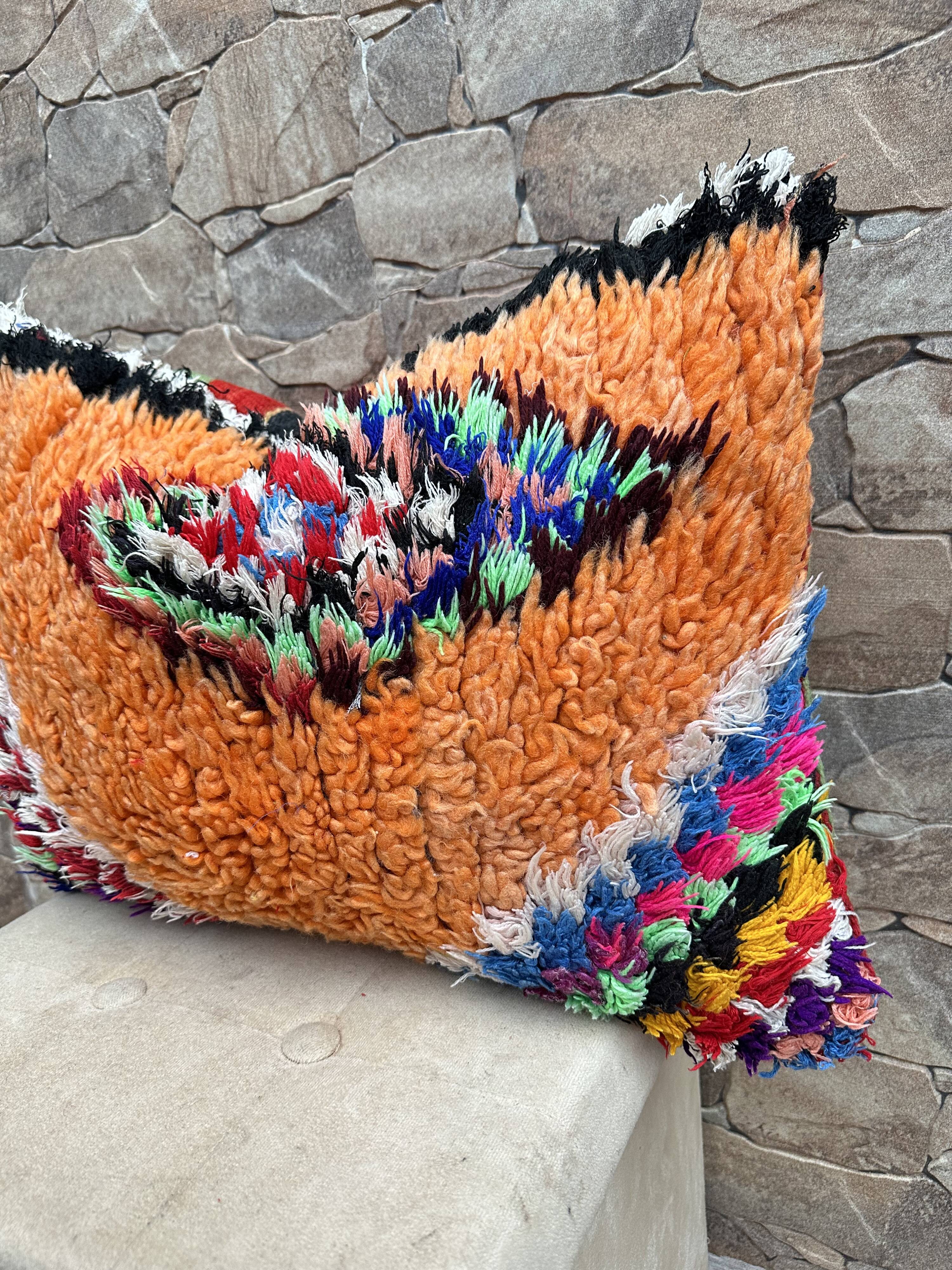 Vintage Berber Kilim cushion cover: Moroccan wool cushion