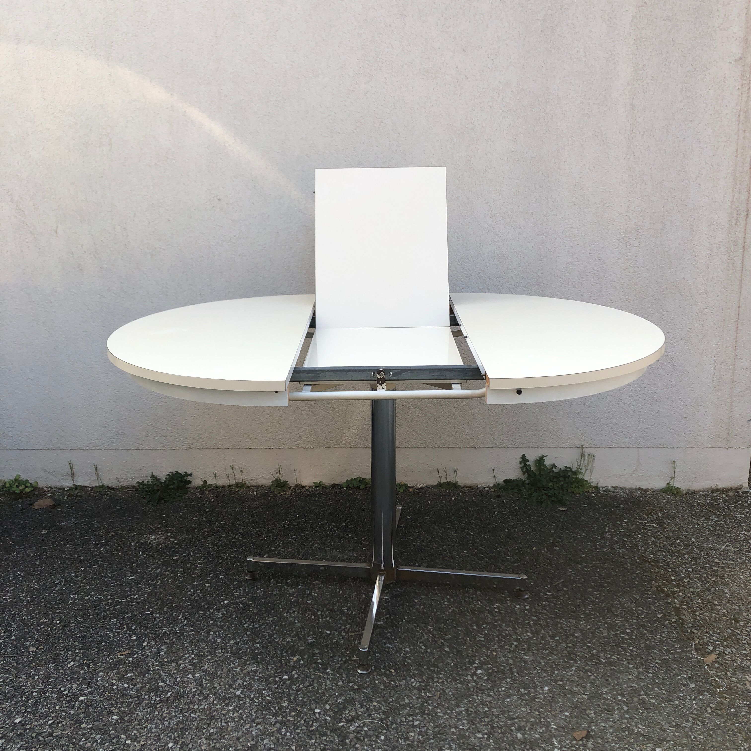 Round table