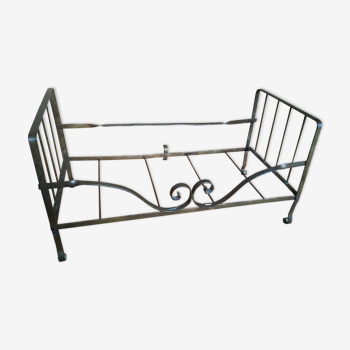 Stern bed in metal