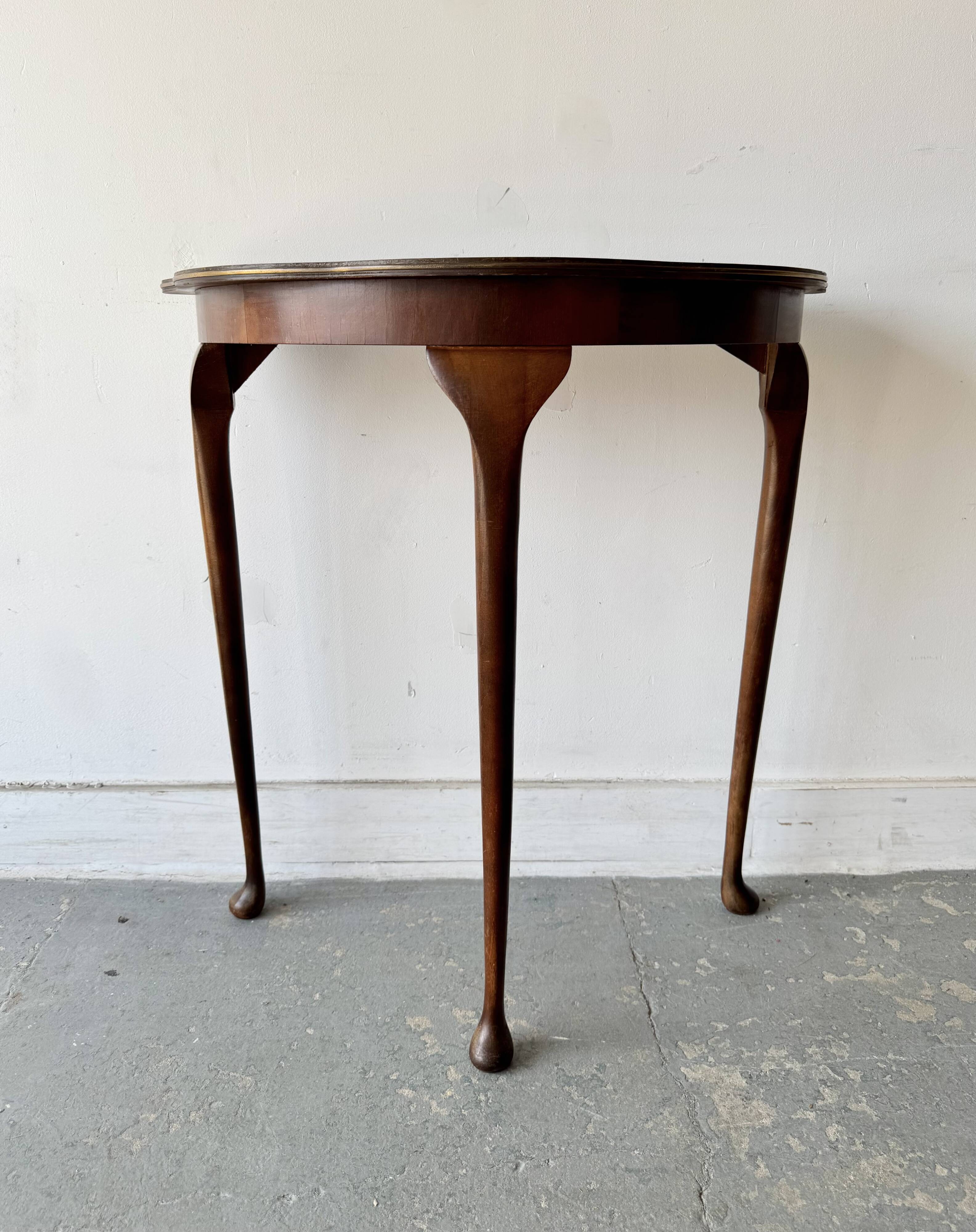 Table d'appoint demi-lune vintage avec garniture en laiton