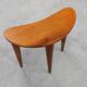 Petite table en bois et laiton estampillée "Italia" dans le style de Gio Ponti.