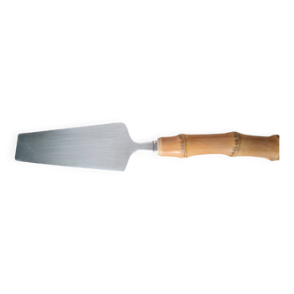 Straight pie server with bamboo handle