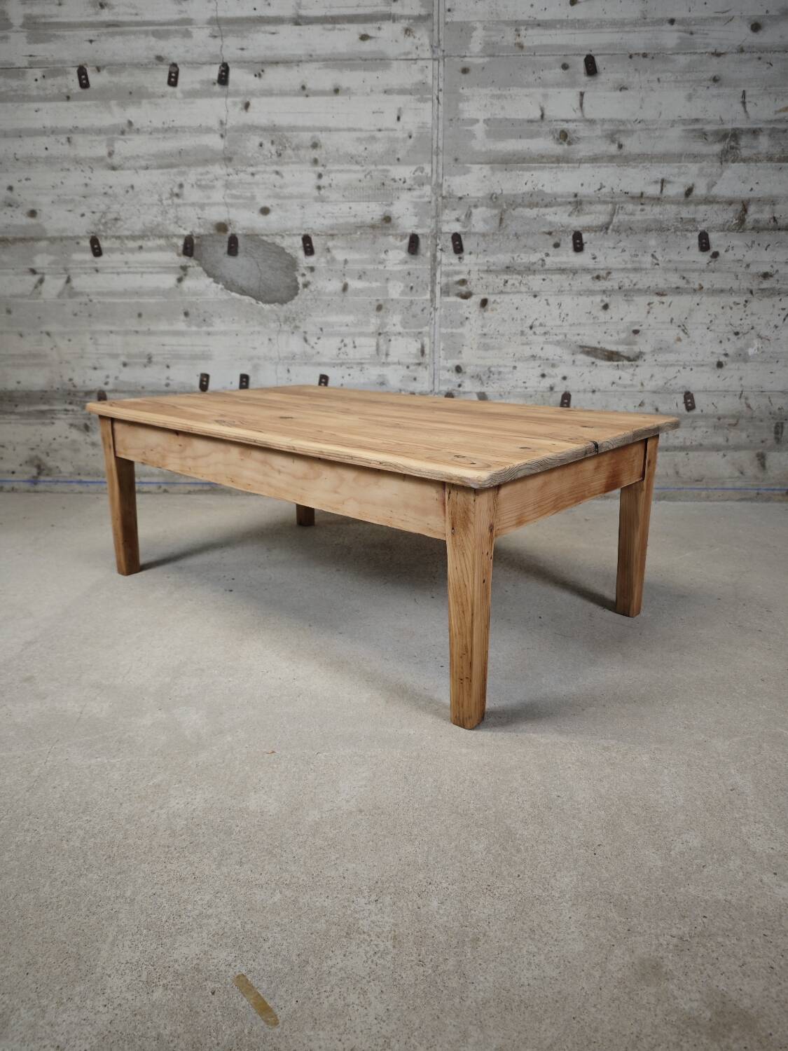 Table basse de ferme en sapin