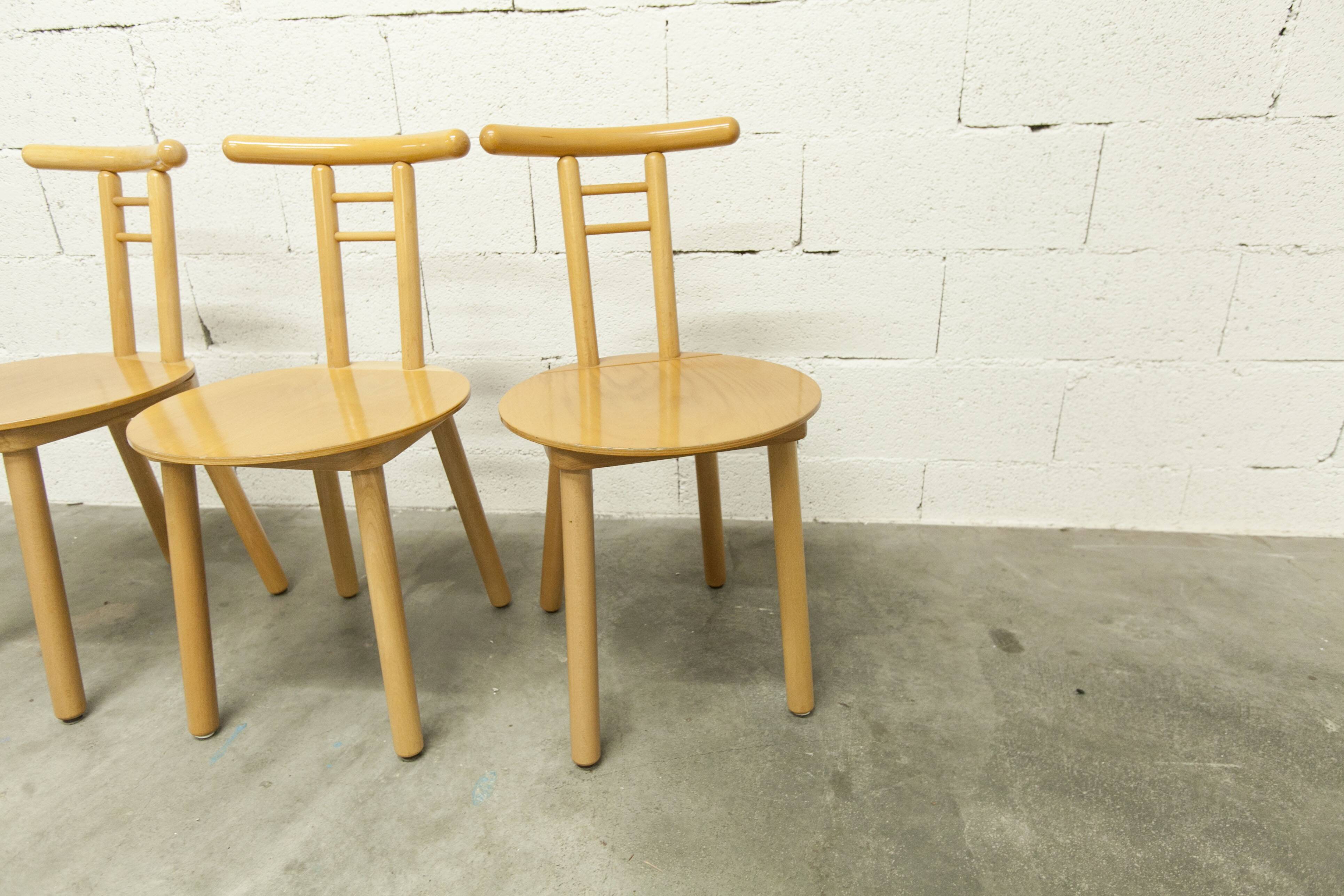 Set of 3 minimalist chairs in light wood, 1980s Italy