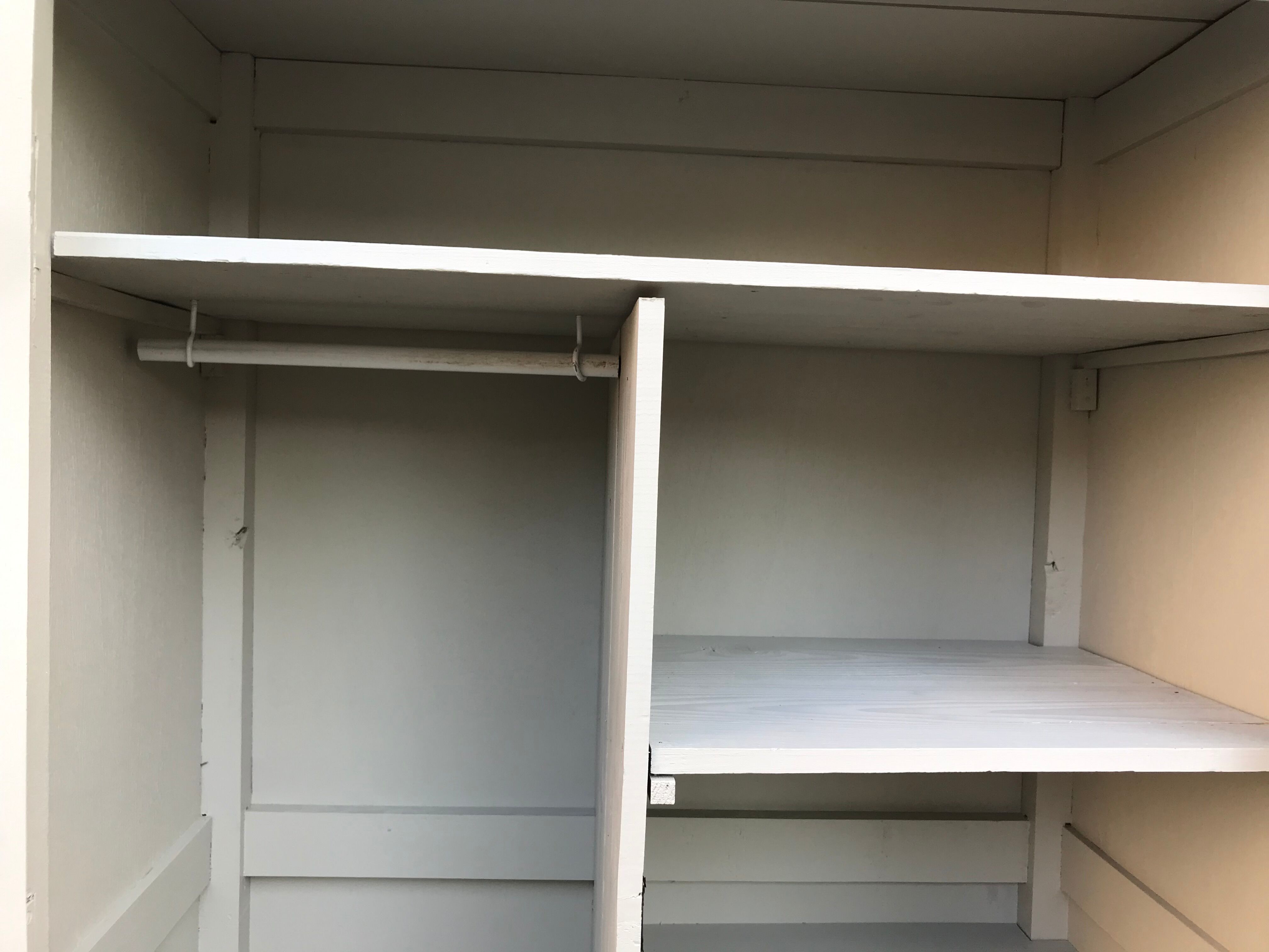 Paridian cabinet