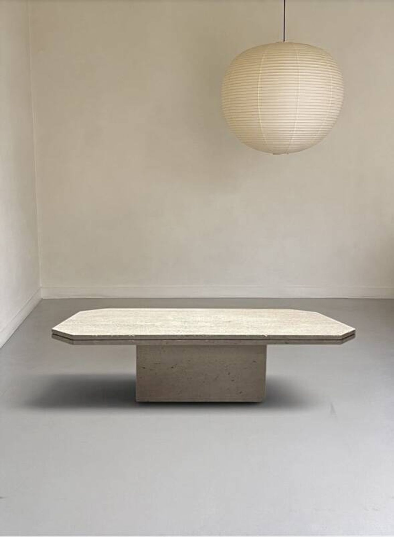 Design coffee table in raw travertine, mid-20th century Italy 1970.